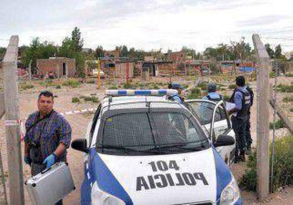 Asesinaron a un joven en una plaza del oeste de la ciudad 