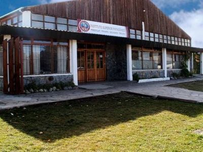 Entraron por el techo y robaron dinero del Instituto Patag�nico