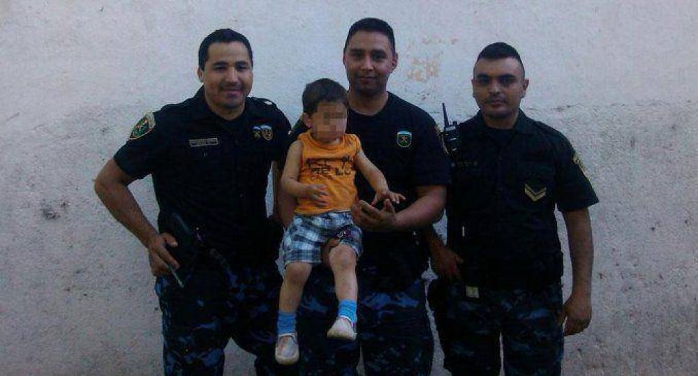 Milagro: un nene de 2 a�os se perdi�, camin� seis horas a la vera del r�o y lo hallaron