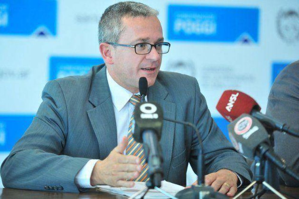 Sigue la entrega de aportes a clubes del f�tbol de San Luis