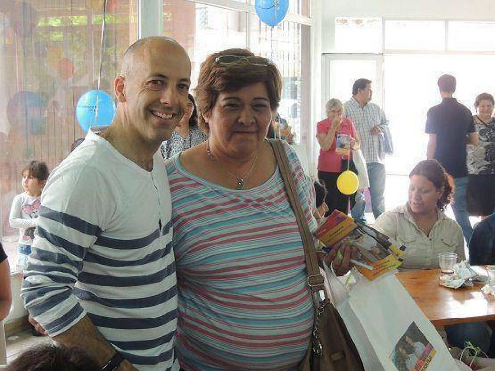 Ducot� reuni� a un centenar de vecinas por el d�a de la madre
