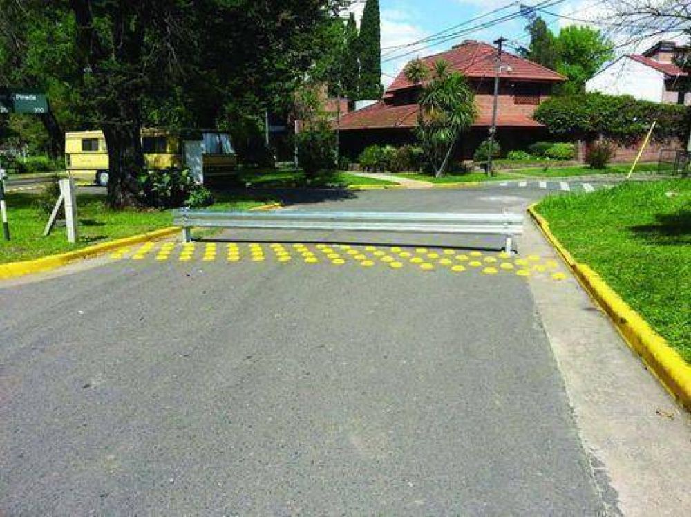 Barrio Los Intendentes: cruce entre el PRO y el Frente para la Victoria por las barreras