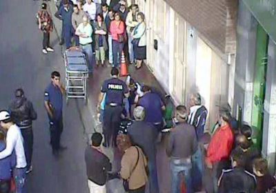 Muri� un hombre de 75 a�os mientras hac�a cola en un banco
