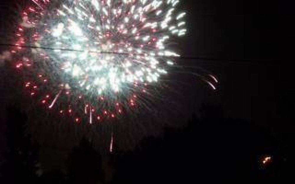 Ezeiza celebra sus 19 a�os con un show de fuegos artificiales