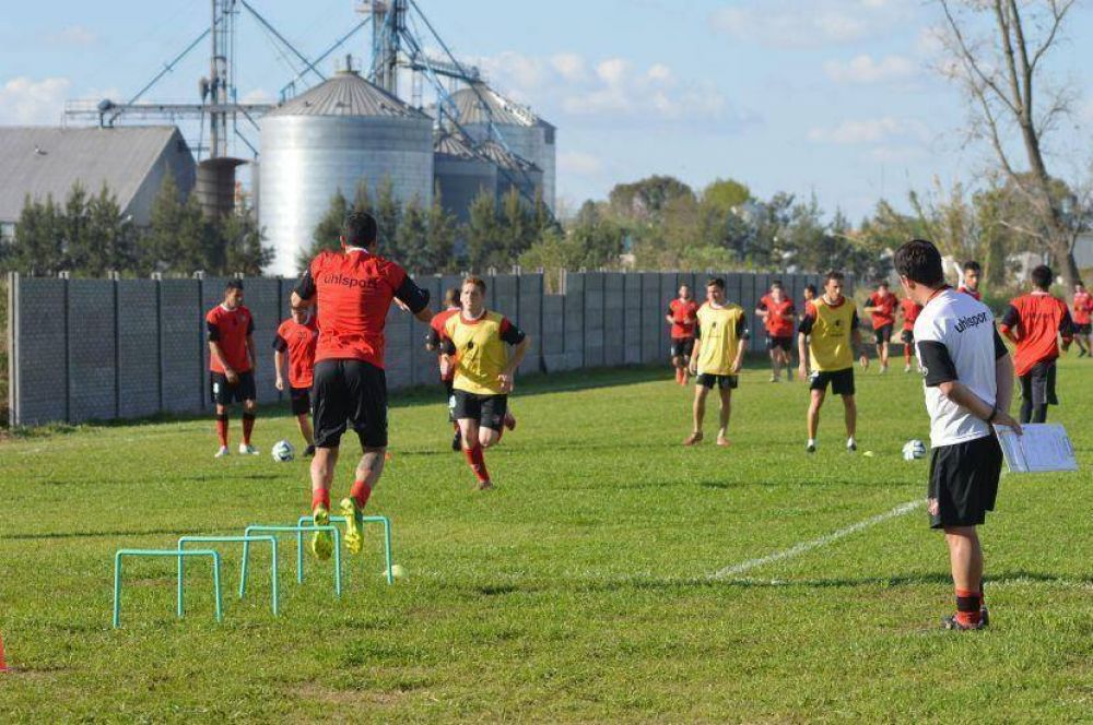 Douglas regres� al trabajo enfocado en el duelo del viernes ante Boca Unidos