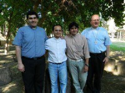 Ser�n ordenados tres nuevos sacerdotes