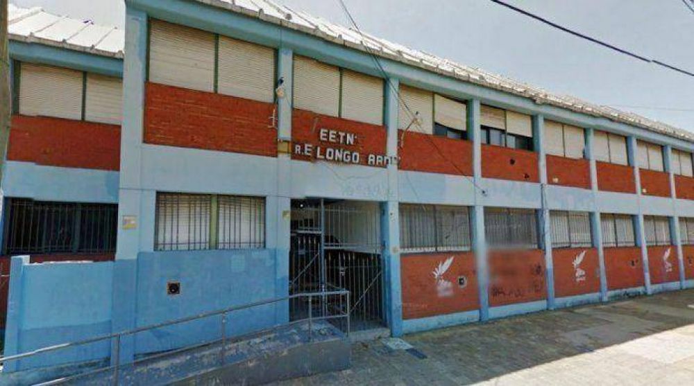 Denuncian que una chica de 16 a�os fue violada por otro alumno dentro del colegio