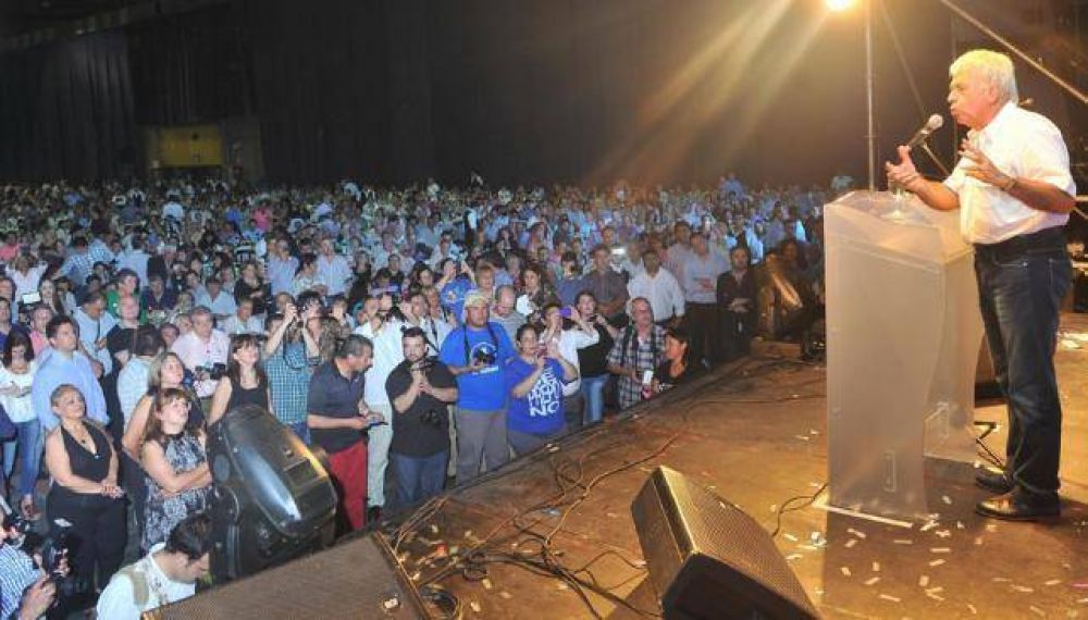 El lanzamiento de De la Sota agit� la interna del PJ capitalino