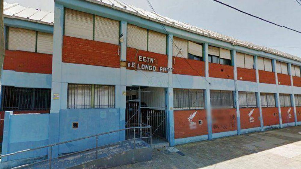 Denuncian que una chica de 16 a�os fue violada por otro alumno dentro del colegio