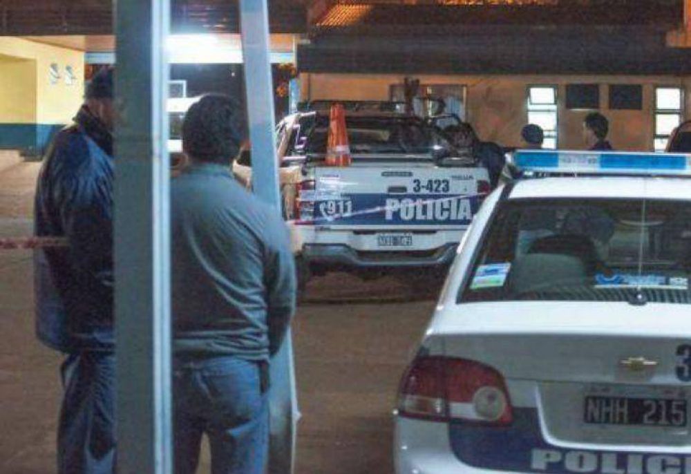 Un hombre estrangul� a su mujer y encerr� a su hija con el cuerpo