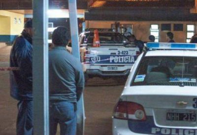 Un hombre estrangul� a su mujer y encerr� a su hija con el cuerpo