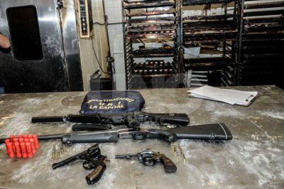 Secuestraron un arsenal en una panader�a ubicada en el barrio Candioti Norte