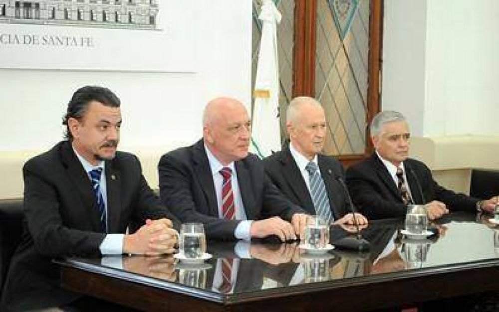 Con elogios y quejas por los mensajes