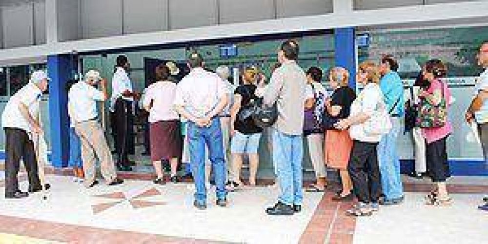 Gremios oficiales y opositores piden un bono de fin de a�o