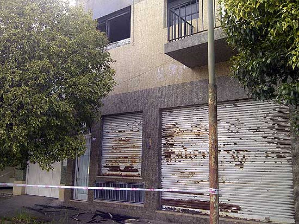 Robo seguido de incendio en un departamento alquilado