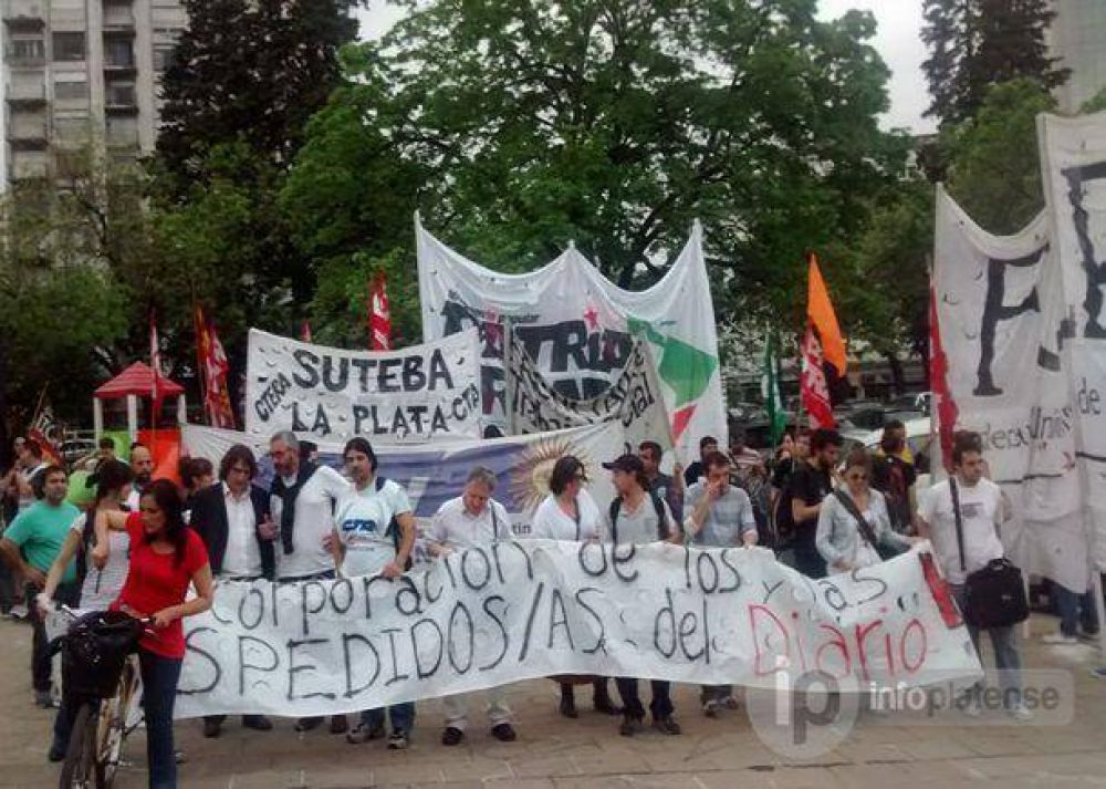 Periodistas despedidos vuelven a reclamar