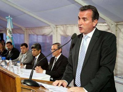 En el aniversario de la Polic�a, P�rez asegur� que su Gobierno est� combatiendo la inseguridad