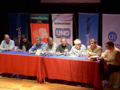 �De Mendoza a Tokio� fue presentado en el Julio Le Parc