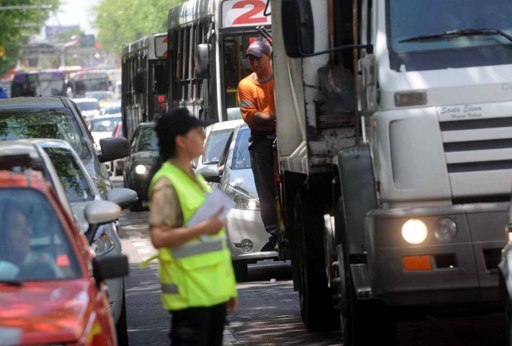 Muchos autos y varias obras generan caos vehicular en el Centro