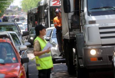 Muchos autos y varias obras generan caos vehicular en el Centro
