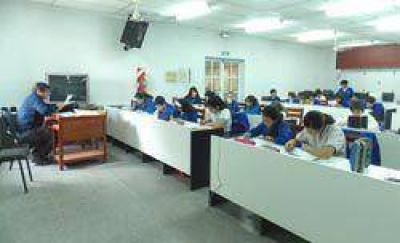 Alumnos representan a la provincia en las Olimp�adas de Historia, Qu�mica y F�sica