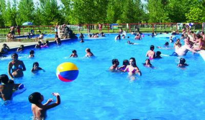 Piletas: por el adelanto del calor, comienzan a inscribir