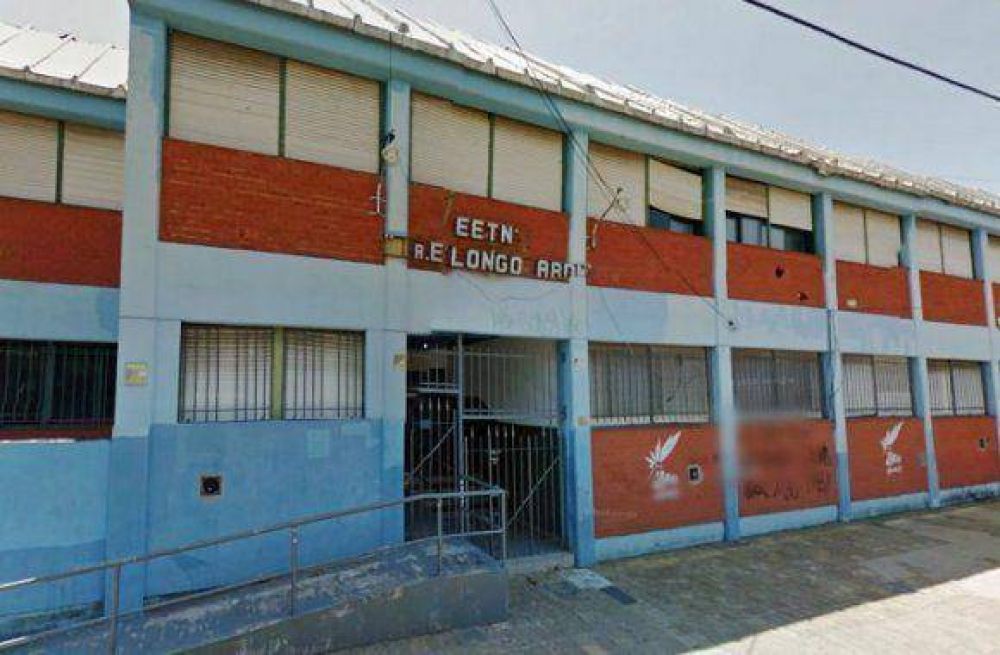 Denuncian que una chica de 16 a�os fue violada por otro alumno dentro del colegio