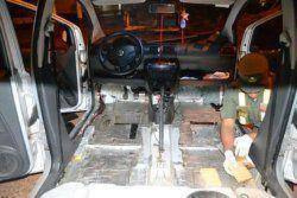 Llevaba marihuana en un doble fondo de un auto