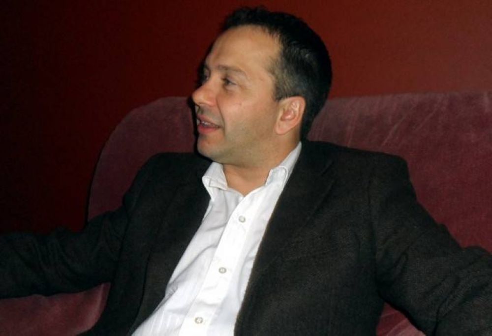 �Nos quiere hacer creer que produciendo espect�culos est� en condiciones de gobernarnos�