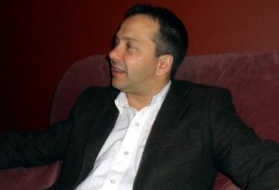 �Nos quiere hacer creer que produciendo espect�culos est� en condiciones de gobernarnos�