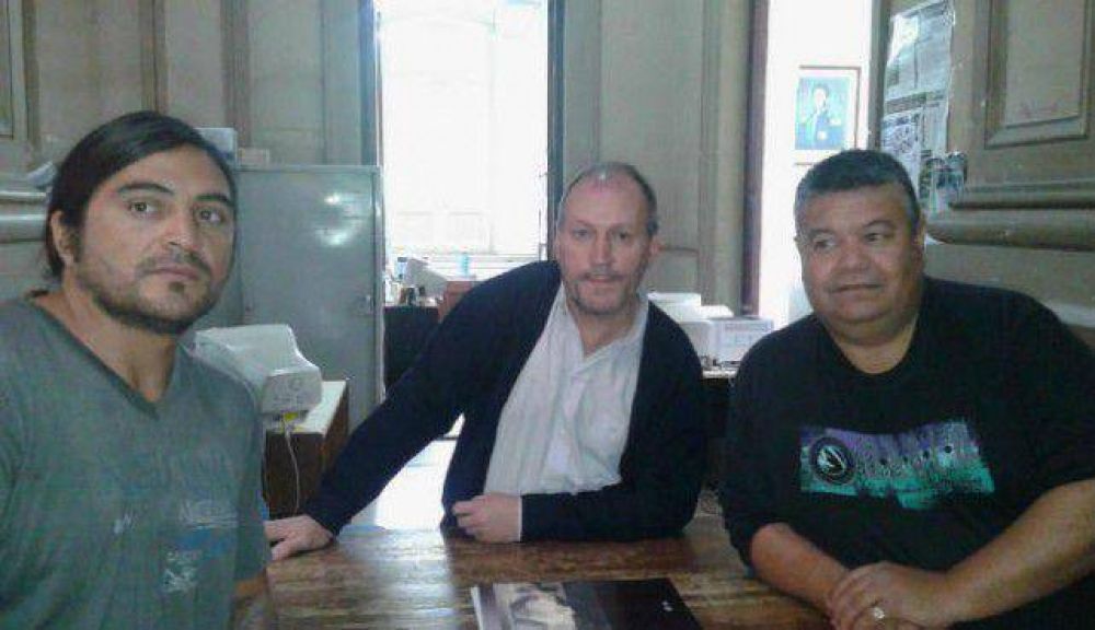 Con cr�ticas, los municipales acordaron aumento salarial