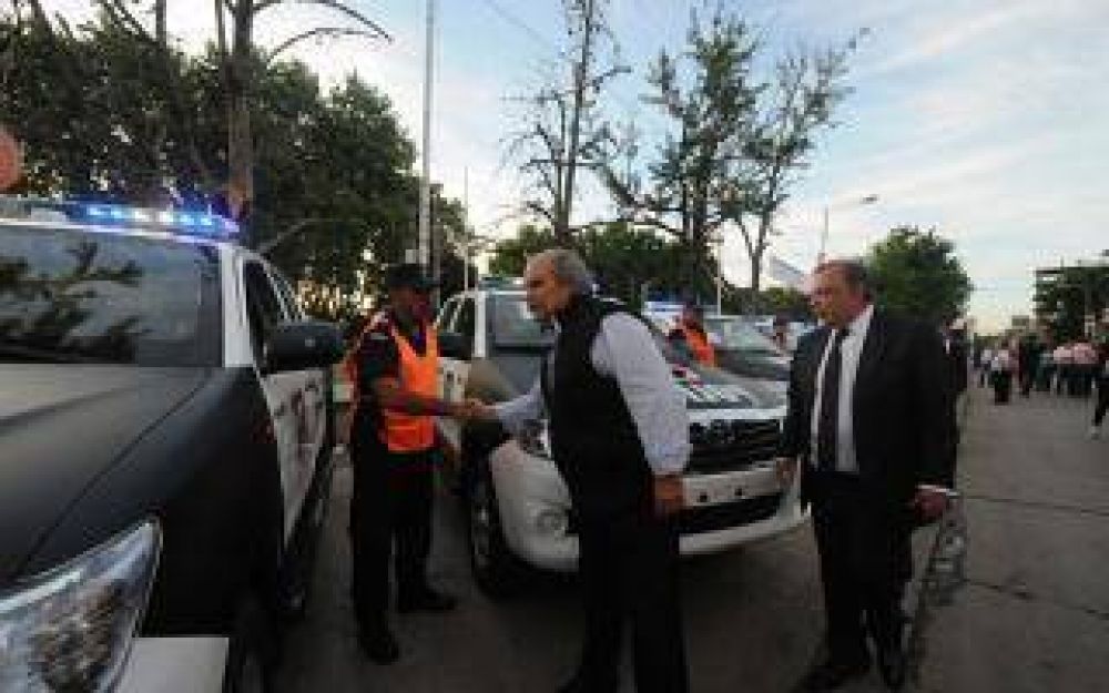 Granados entreg� patrulleros en Pilar, San Vicente y Presidente Per�n