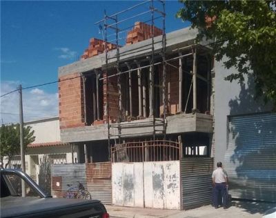 Una obra se desmoron� sobre el techo de un dep�sito de motos