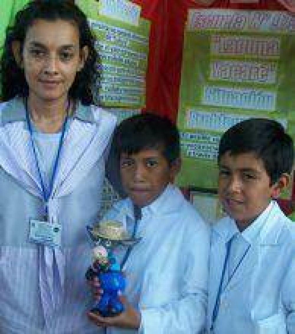 Alumnos se destacaron en feria de ciencias, arte y tecnolog�a