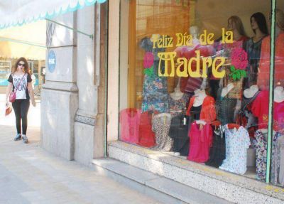 HUBO MENOS COMPRADORES Y MENOS VALOR DE CADA COMPRA