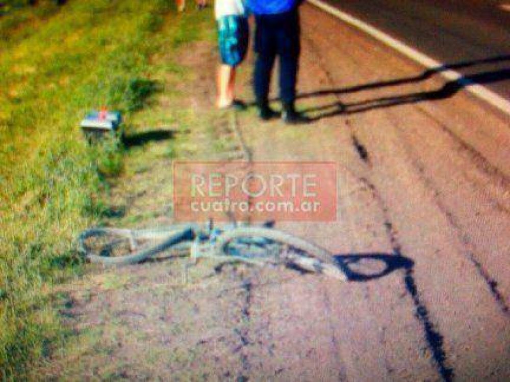 Muri� atropellado por un auto un adolescente que circulaba en bicicleta