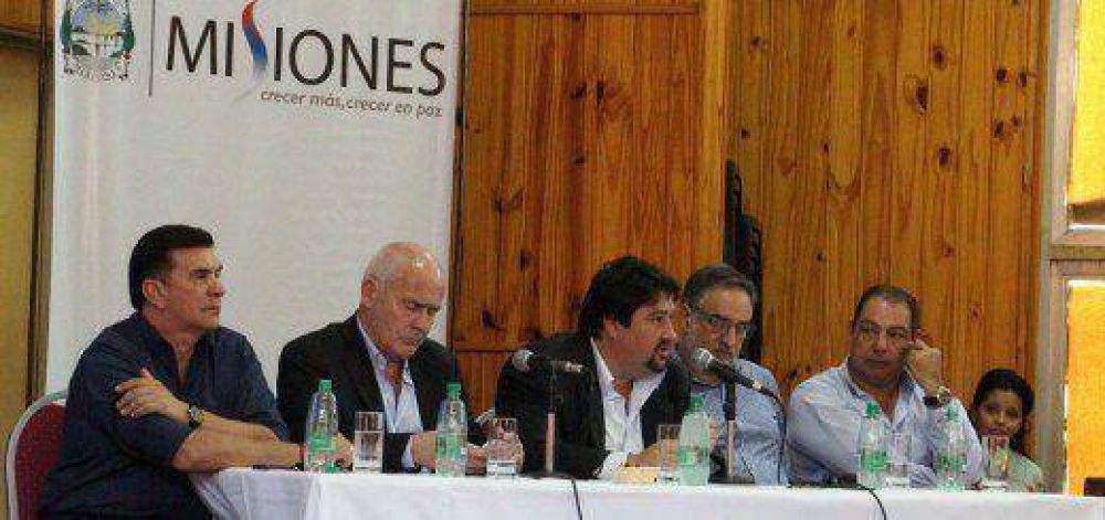 Closs y Meyer presentaron sus planes para promocionar al turismo por internet; el gobernador llamo a �viralizar� la experiencia Misiones