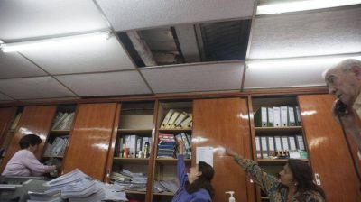 Techos rotos y goteras: as� trabajan en el Ministerio de Educaci�n