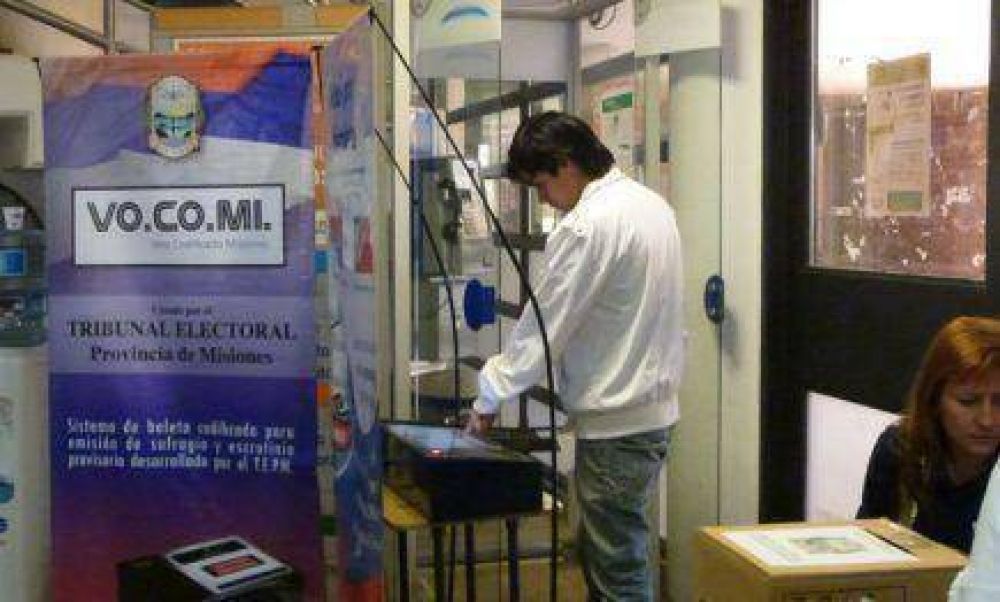 En la Municipalidad los ciudadanos votaron por la Bandera de Posadas
