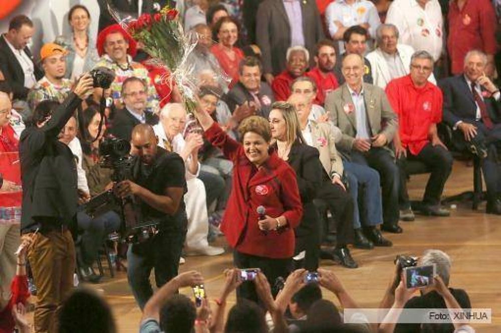 El repunte de Dilma en la recta final la acerca a la reelecci�n y despierta a la oposici�n