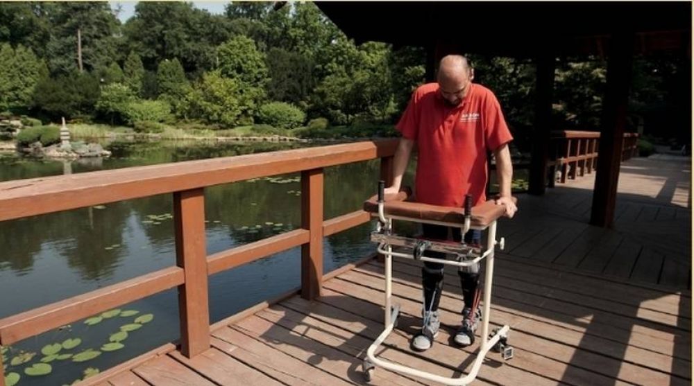 Haza�a m�dica: lograron que un parapl�jico camine