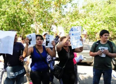 Familiares de una nena violada pidieron justicia frente a Tribunales