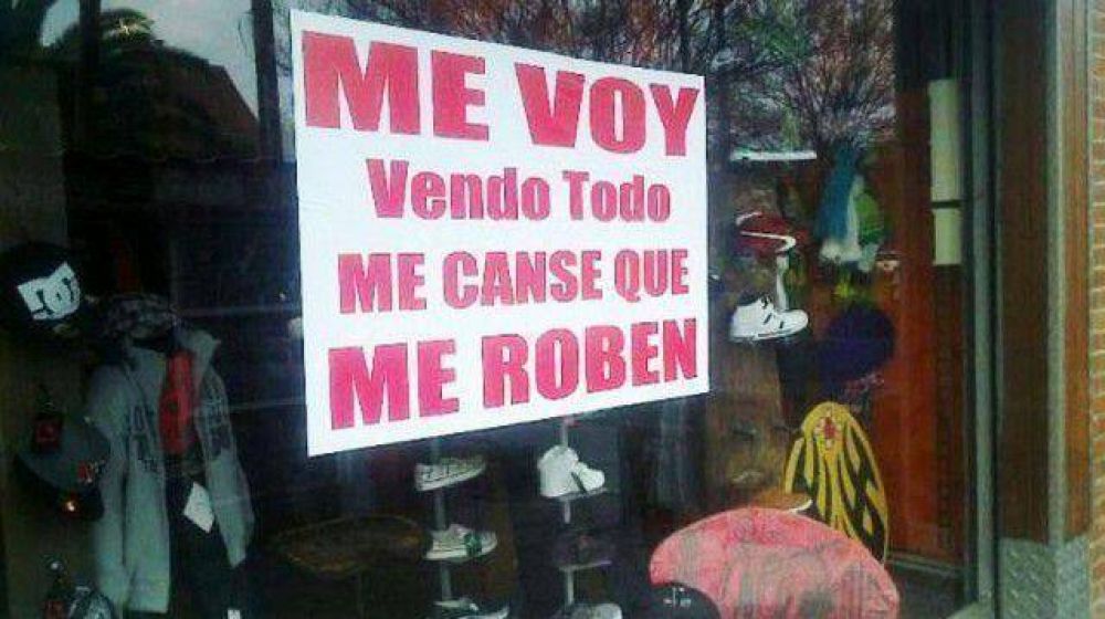 Delincuentes volvieron a asaltar un local de ropa y golpearon a una empleada