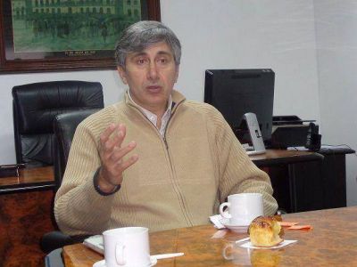 �Katopodis es otra versi�n de Ivoskus� se�al� Phatouros