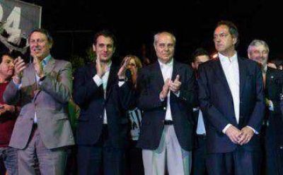 Presagio del 2015: Scioli y Juli�n �lvarez inauguraron un local en Lan�s	