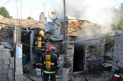 P�rdidas totales en el incendio de una precaria vivienda