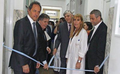 Avellaneda: Daniel Scioli y Ferraresi inauguraron el nuevo servicio de Nefrolog�a y Di�lisis del Hospital Presidente Per�n de Sarand�