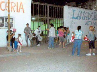 Familiares de internos se manifestaron frente a la c�rcel de Concepci�n del Uruguay