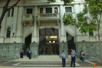 El hijo del panadero, imputado por las armas
