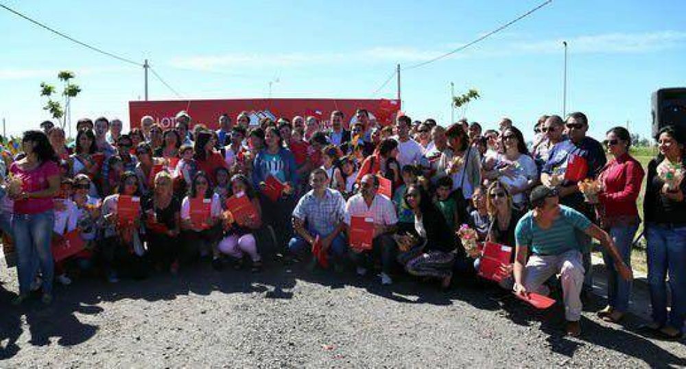 Se entregaron los primeros 67 terrenos en Santa Fe